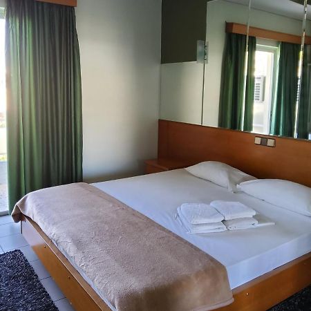 Tivoli Hotel Athena Bagian luar foto