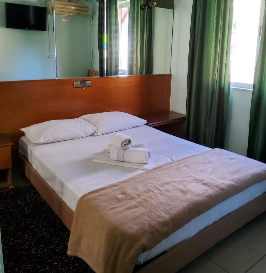 Tivoli Hotel Athena Bagian luar foto